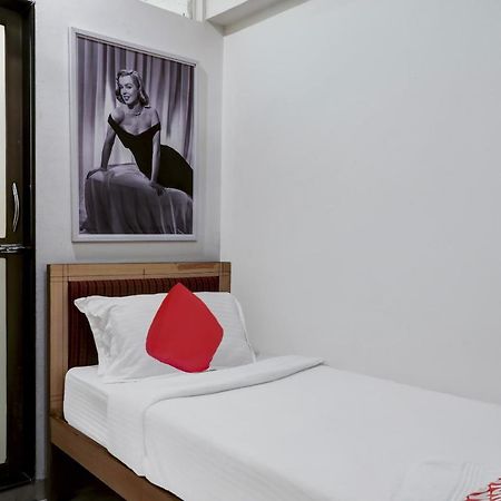 Oyo Flagship 572 Santacruz West Hotel Мумбай Екстериор снимка