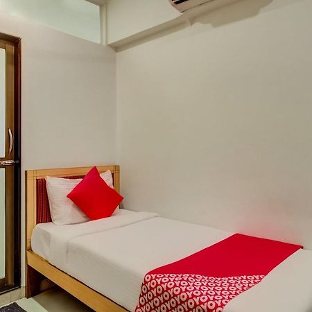 Oyo Flagship 572 Santacruz West Hotel Мумбай Екстериор снимка