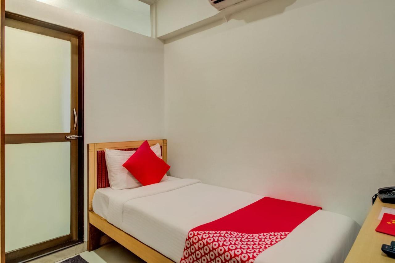 Oyo Flagship 572 Santacruz West Hotel Мумбай Екстериор снимка