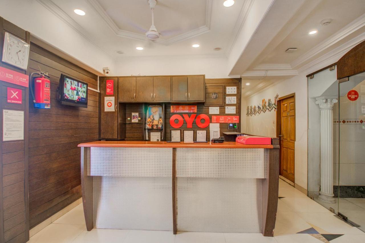 Oyo Flagship 572 Santacruz West Hotel Мумбай Екстериор снимка