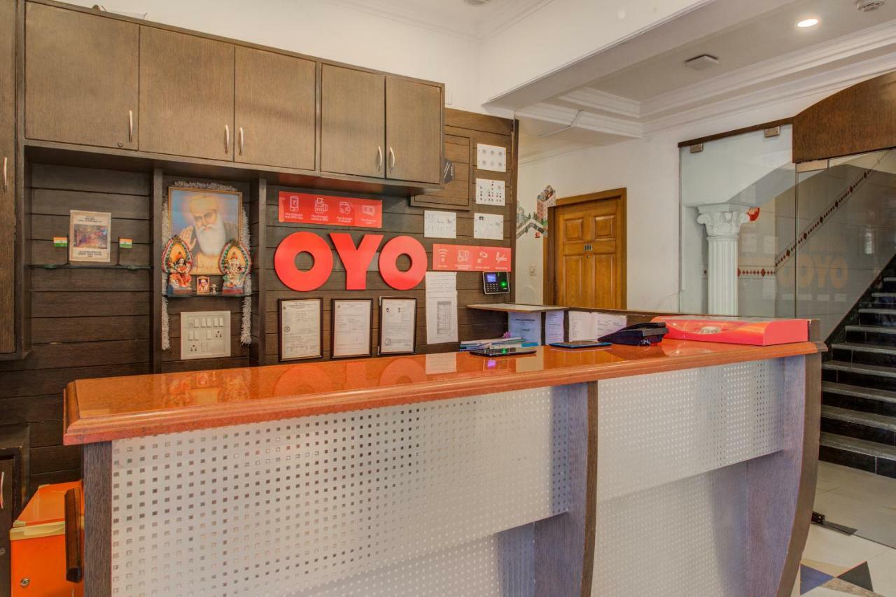 Oyo Flagship 572 Santacruz West Hotel Мумбай Екстериор снимка
