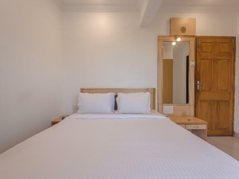 Oyo Flagship 572 Santacruz West Hotel Мумбай Екстериор снимка