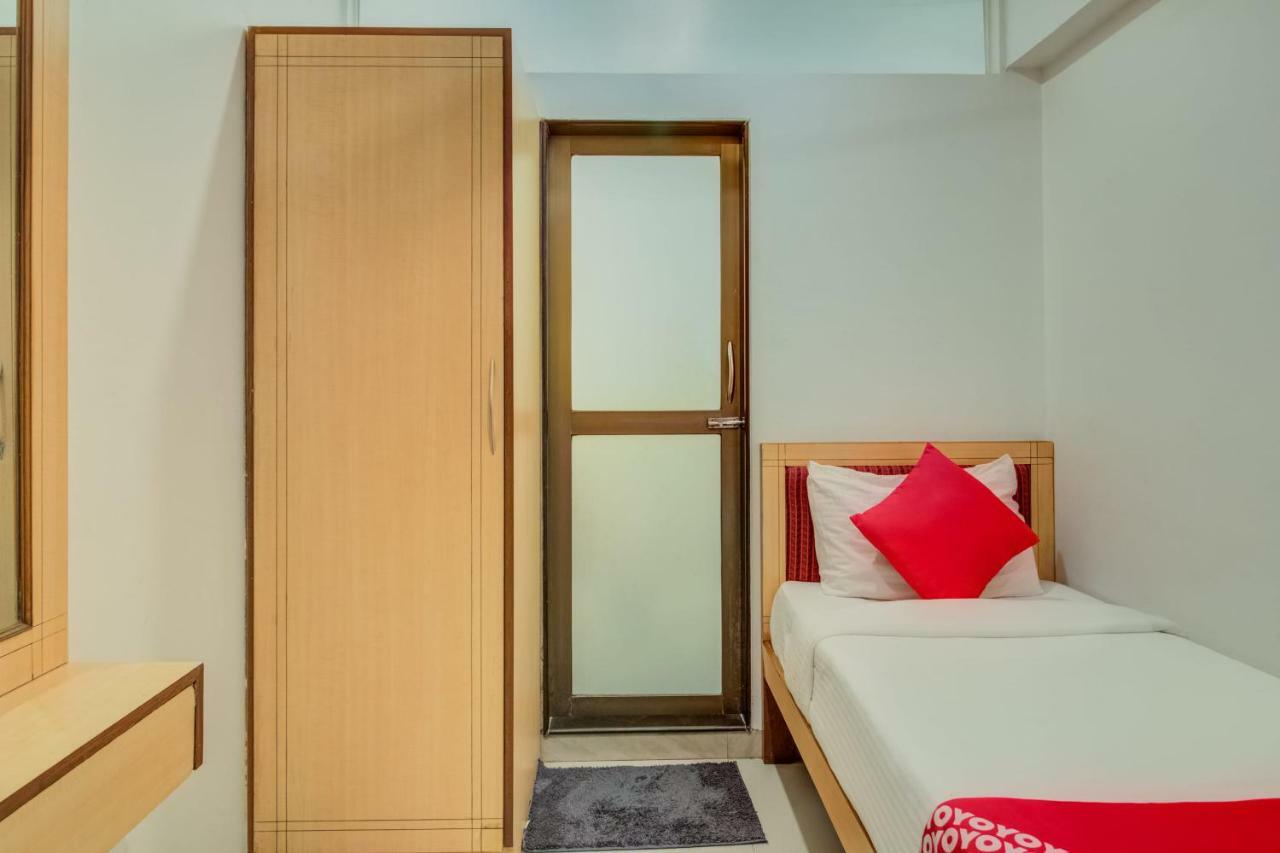 Oyo Flagship 572 Santacruz West Hotel Мумбай Екстериор снимка